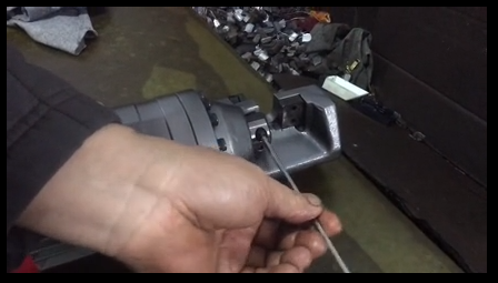 221222新闻：How to refuel the portable hydraulic electric rebar cutting machine773