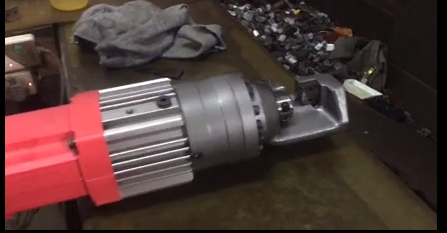 221222新闻：How to refuel the portable hydraulic electric rebar cutting machine601