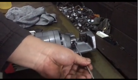 221222新闻：How to refuel the portable hydraulic electric rebar cutting machine1039