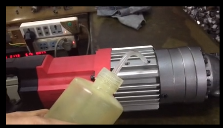 221222新闻：How to refuel the portable hydraulic electric rebar cutting machine843